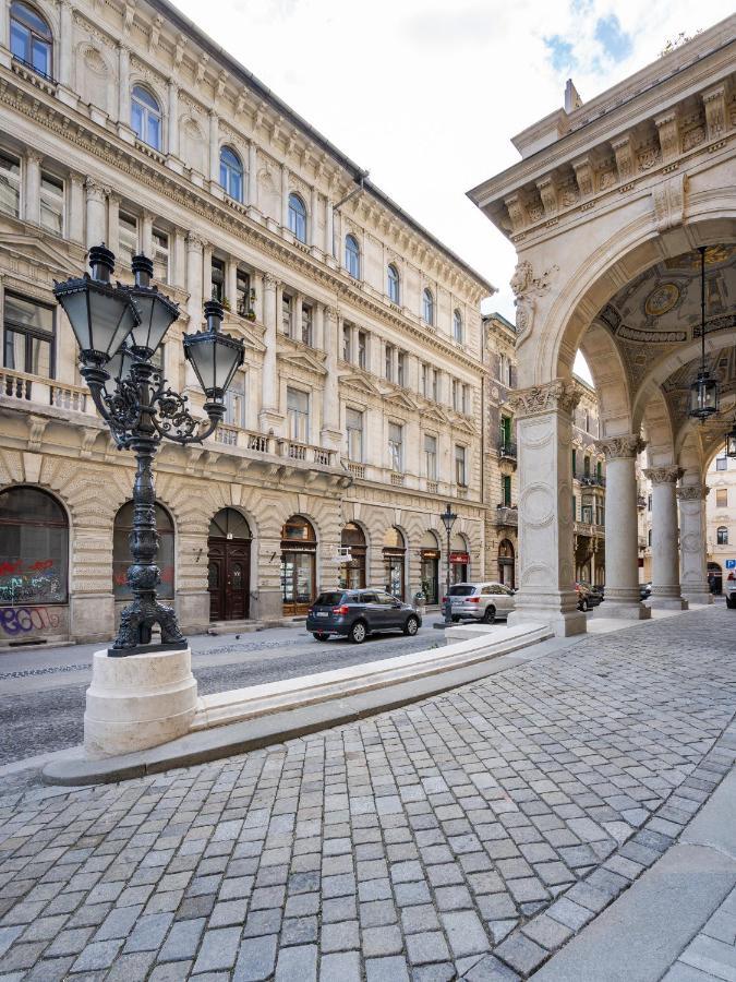 Opera Luxury Apartment With Free Parking Budapesta Exterior foto