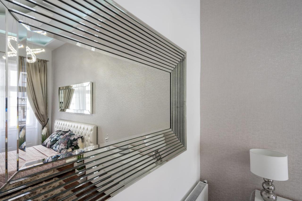 Opera Luxury Apartment With Free Parking Budapesta Exterior foto