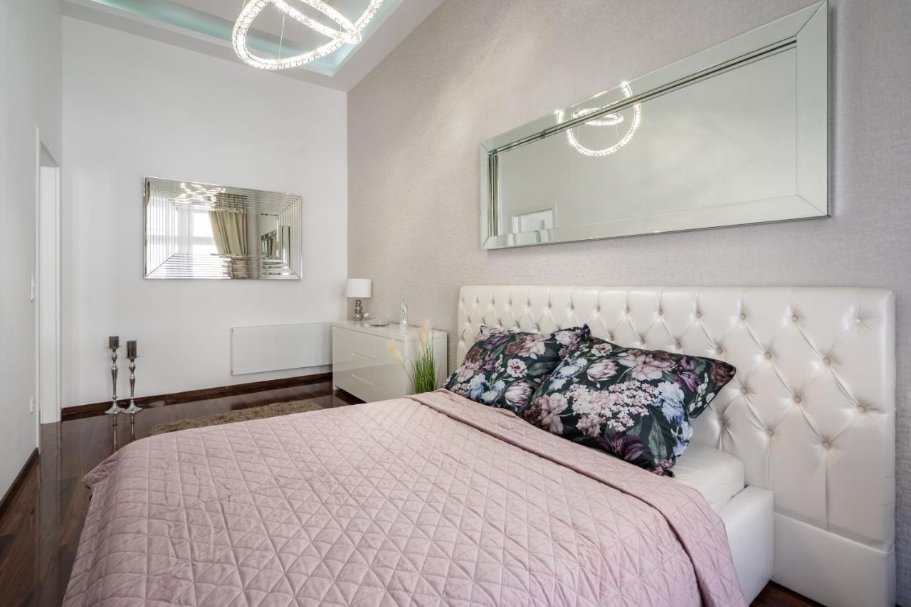 Opera Luxury Apartment With Free Parking Budapesta Exterior foto